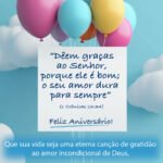 Versículos de bênção para aniversariante evangélica com foto de balão, bilhete e nuvens de algodão.